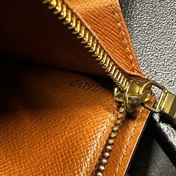 Authentic Louis Vuitton Sarah Wallet EUC - Picture 11 of 11